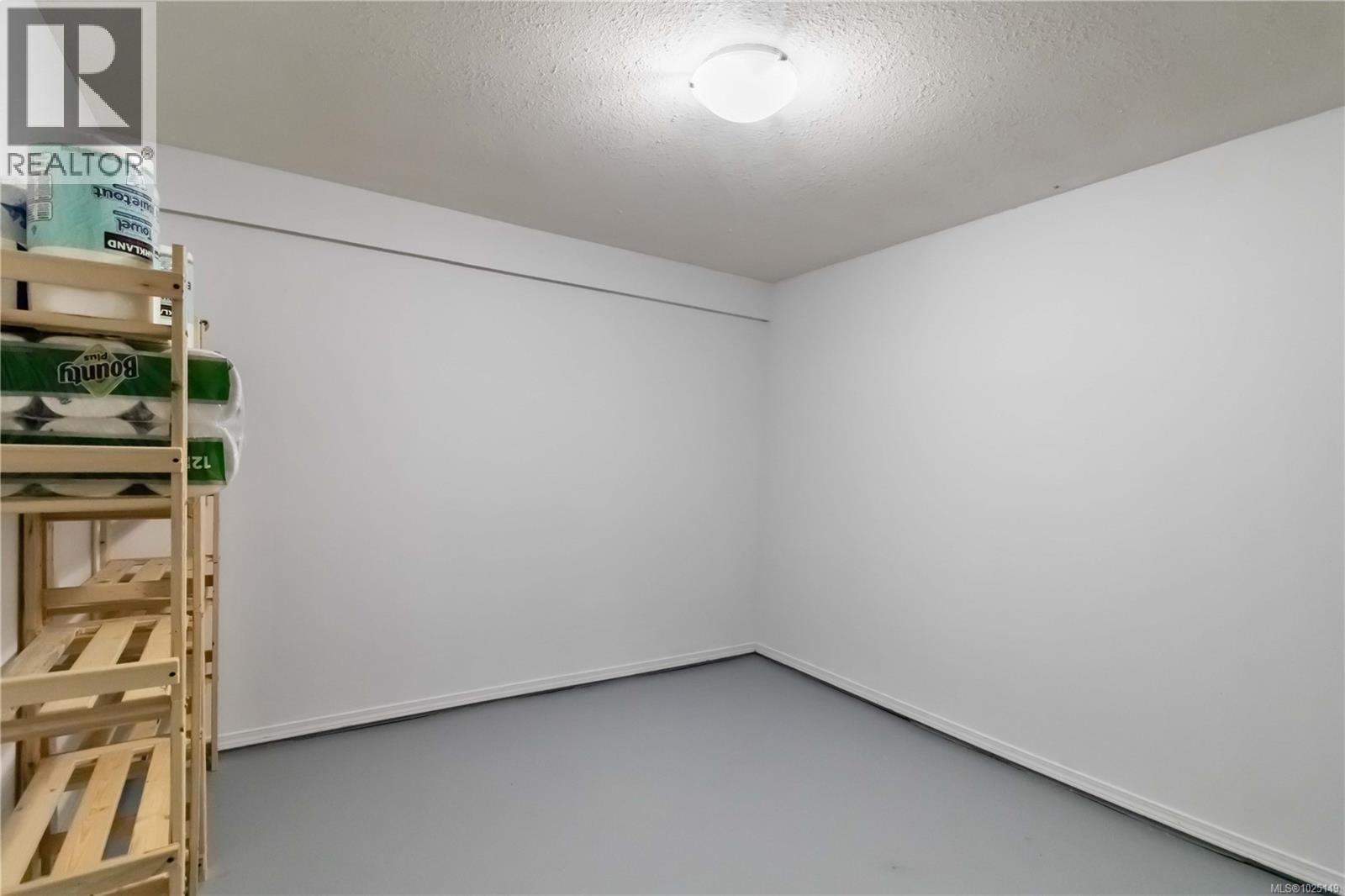 1027 Wurtele Pl, Esquimalt