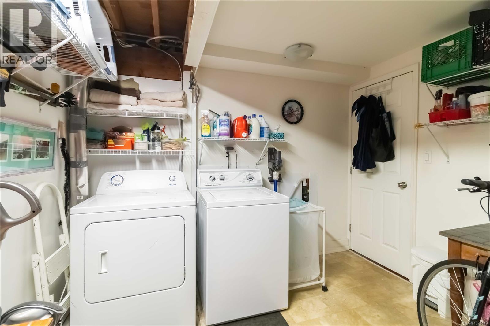 1027 Wurtele Pl, Esquimalt