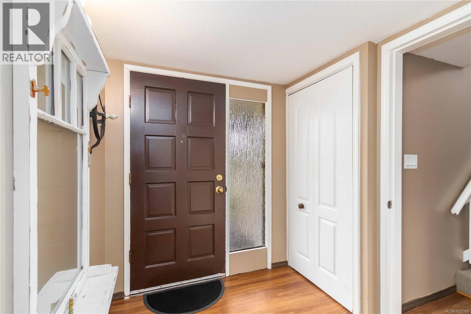 1027 Wurtele Pl, Esquimalt