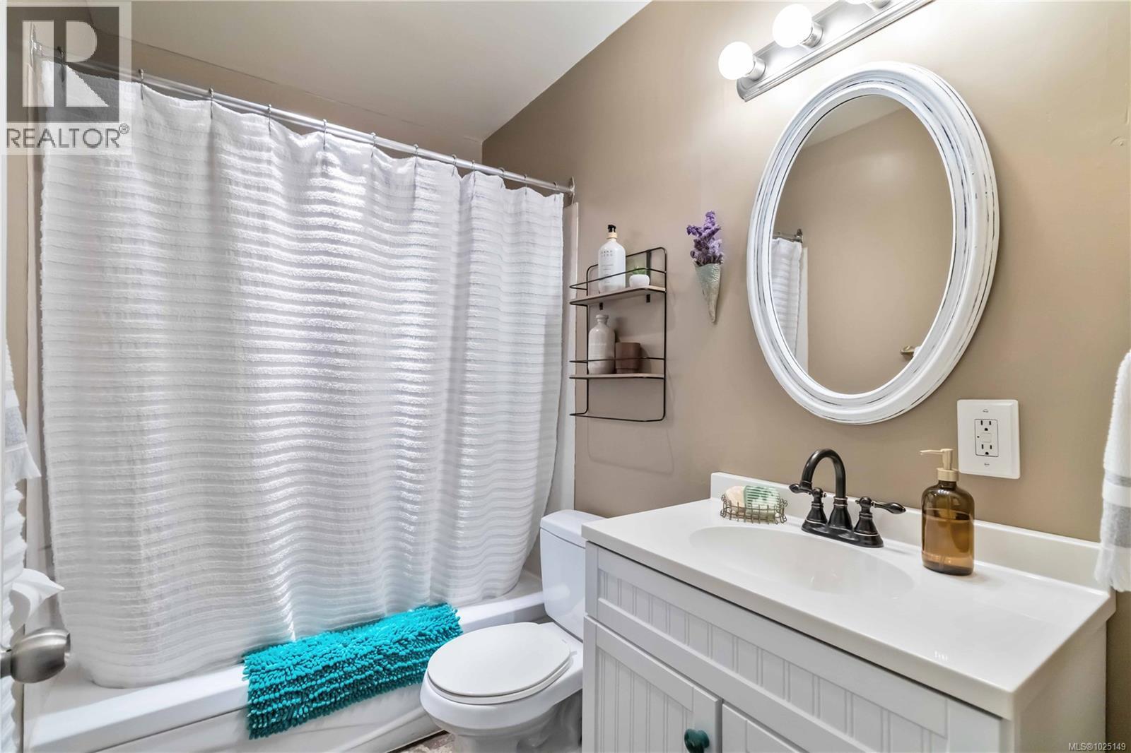 1027 Wurtele Pl, Esquimalt