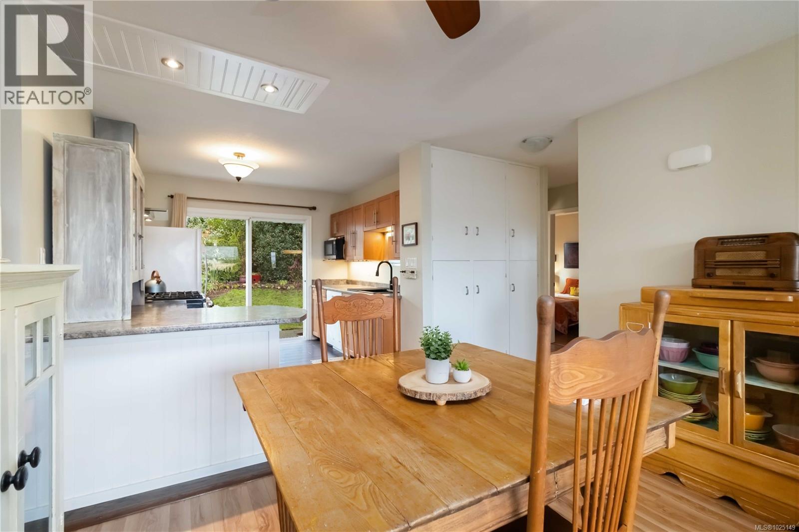 1027 Wurtele Pl, Esquimalt