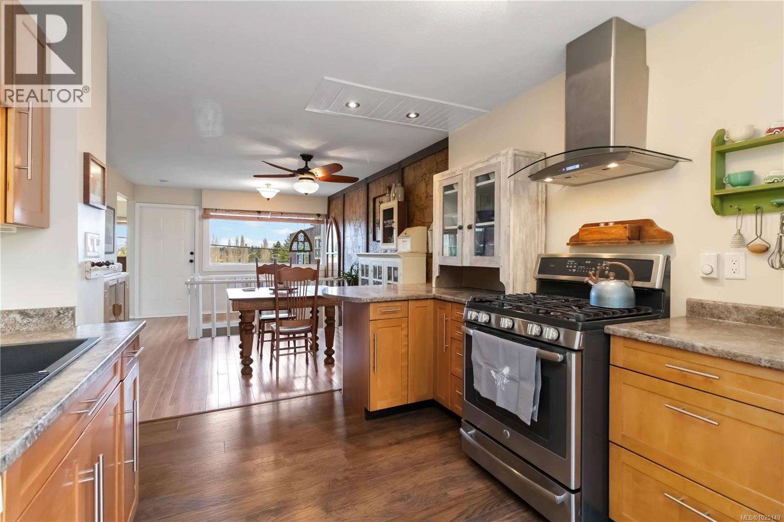 1027 Wurtele Pl, Esquimalt