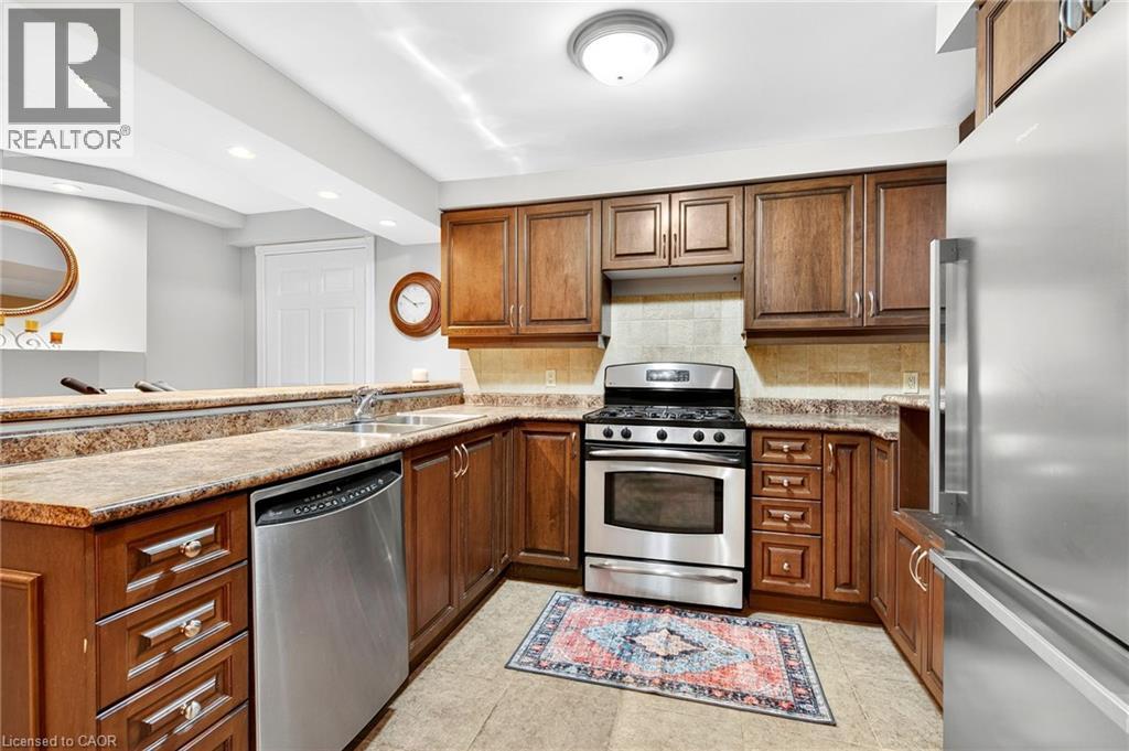 18 KONSTANTINE COURT - 34