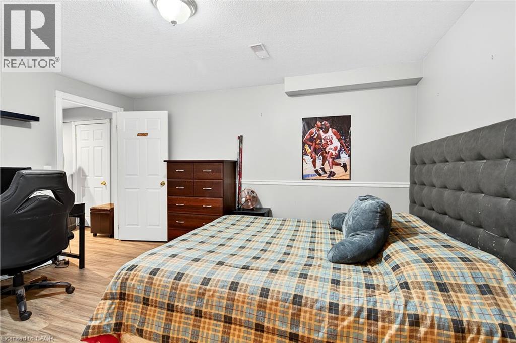 18 KONSTANTINE COURT - 38