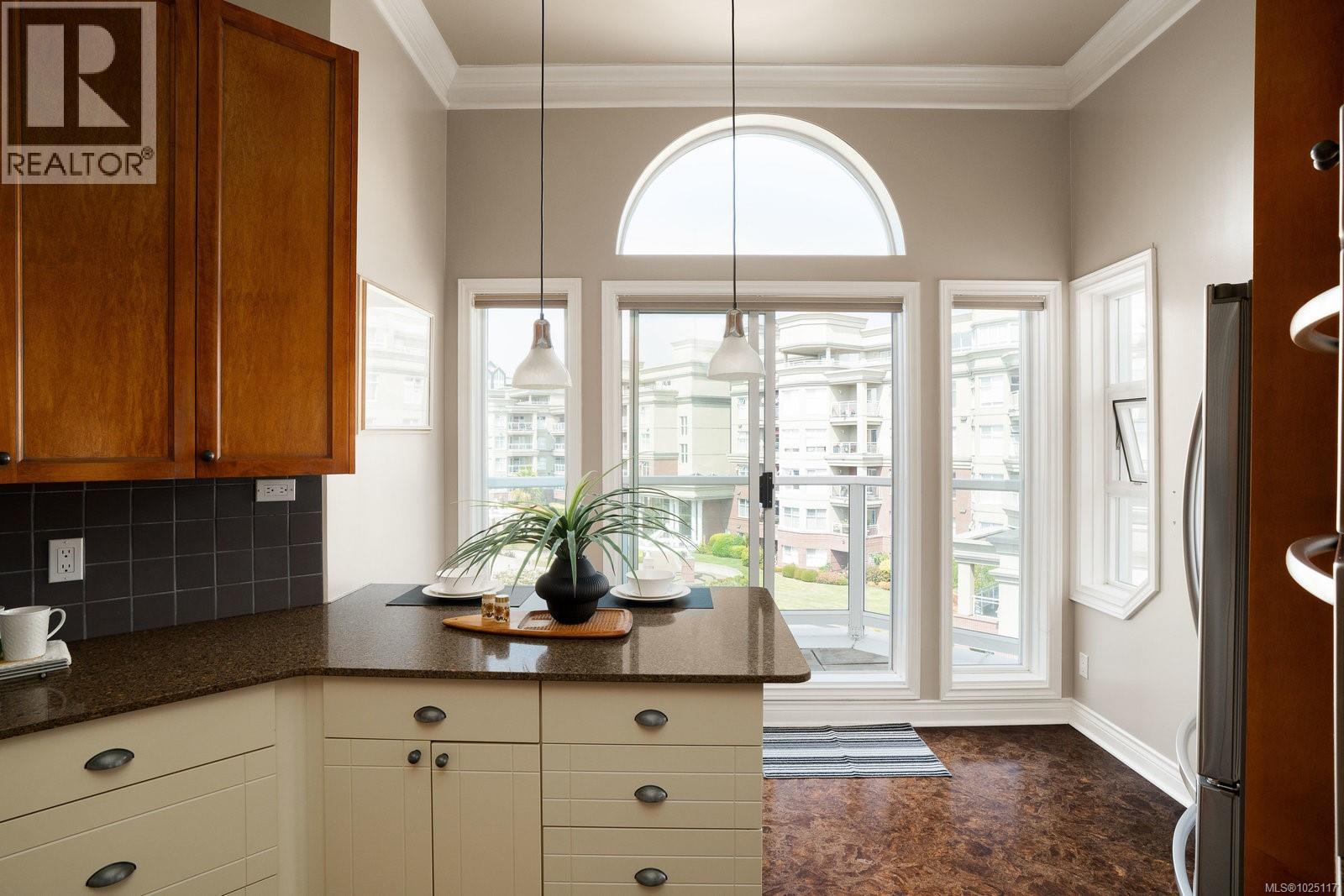 518 10 Paul Kane Place, Victoria