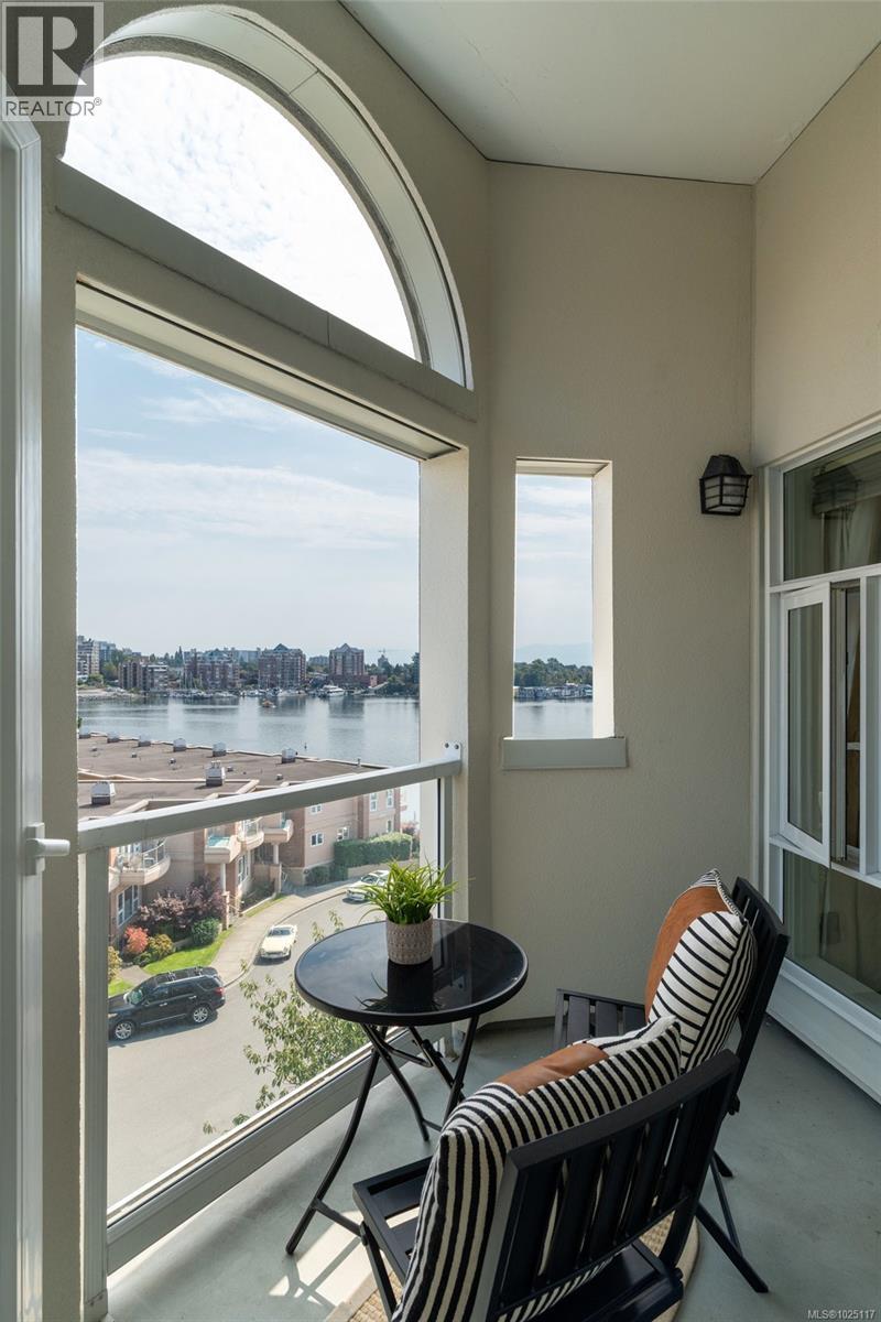 518 10 Paul Kane Place, Victoria