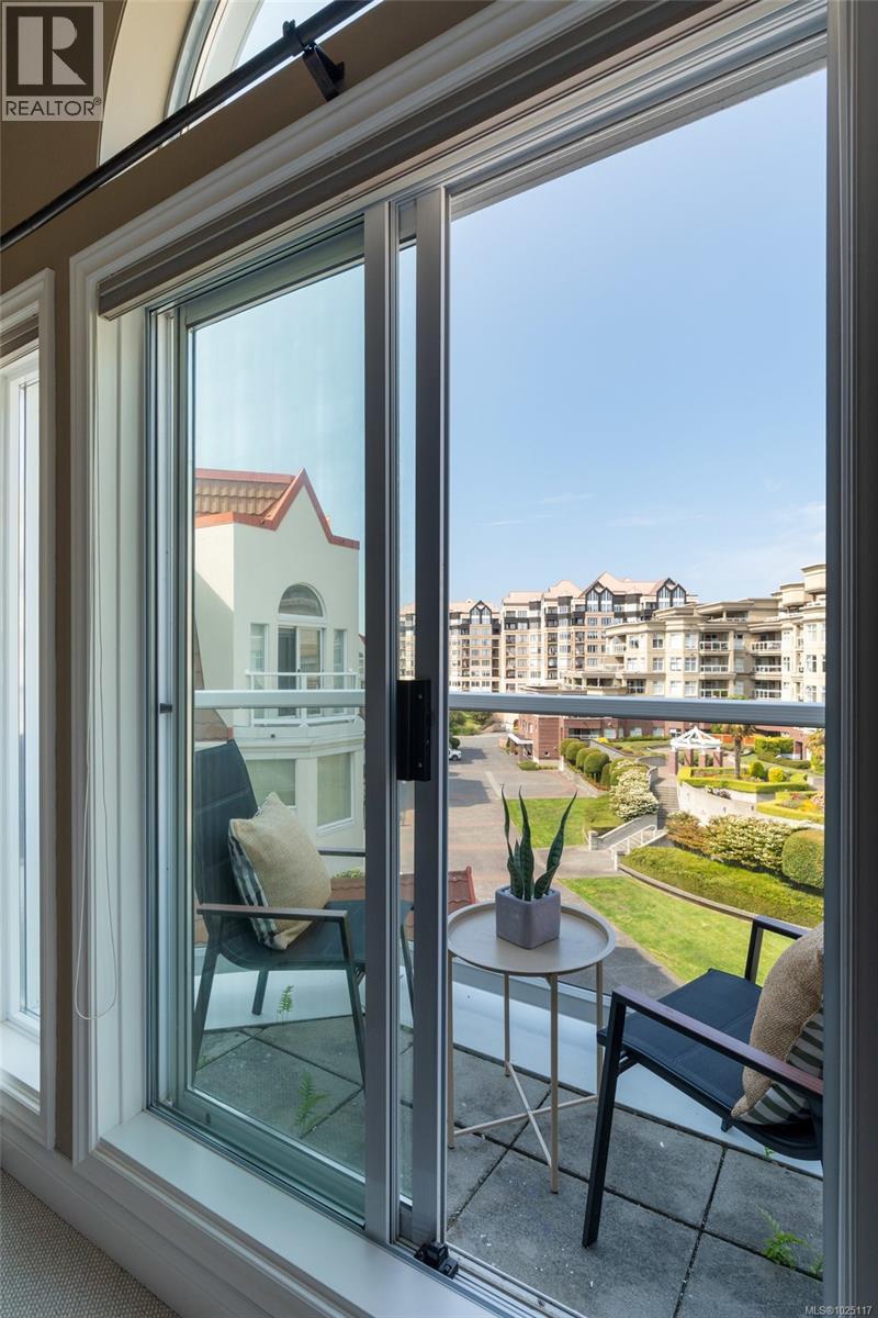 518 10 Paul Kane Place, Victoria