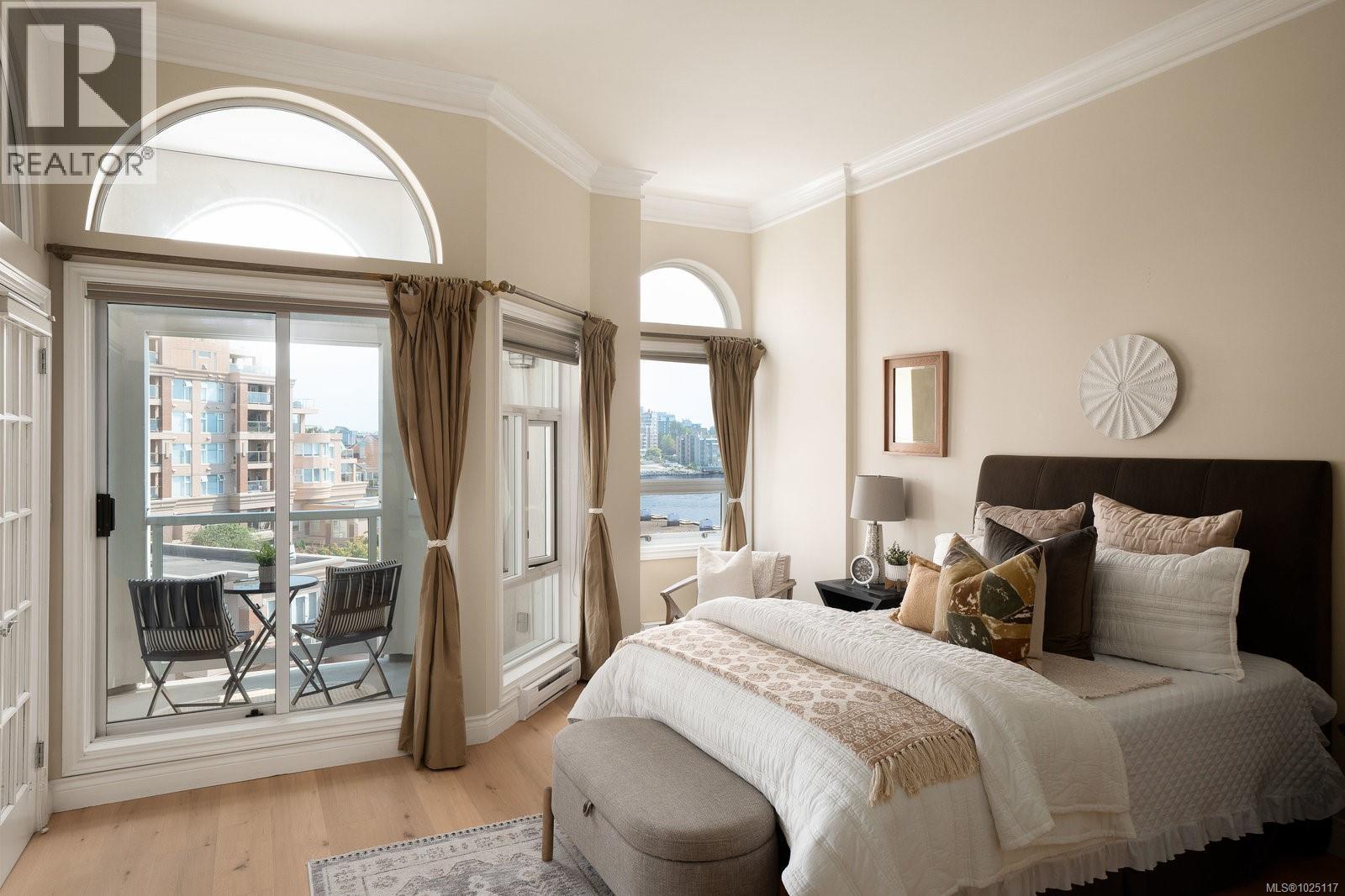 518 10 Paul Kane Place, Victoria