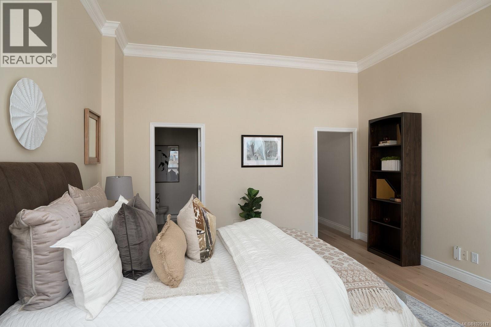 518 10 Paul Kane Place, Victoria