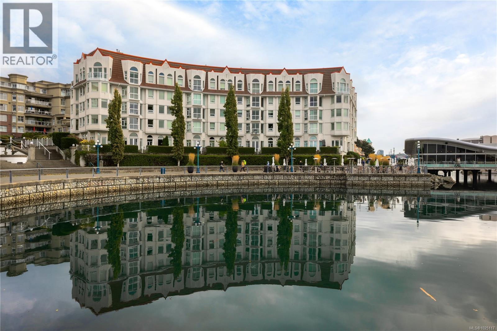 518 10 Paul Kane Place, Victoria