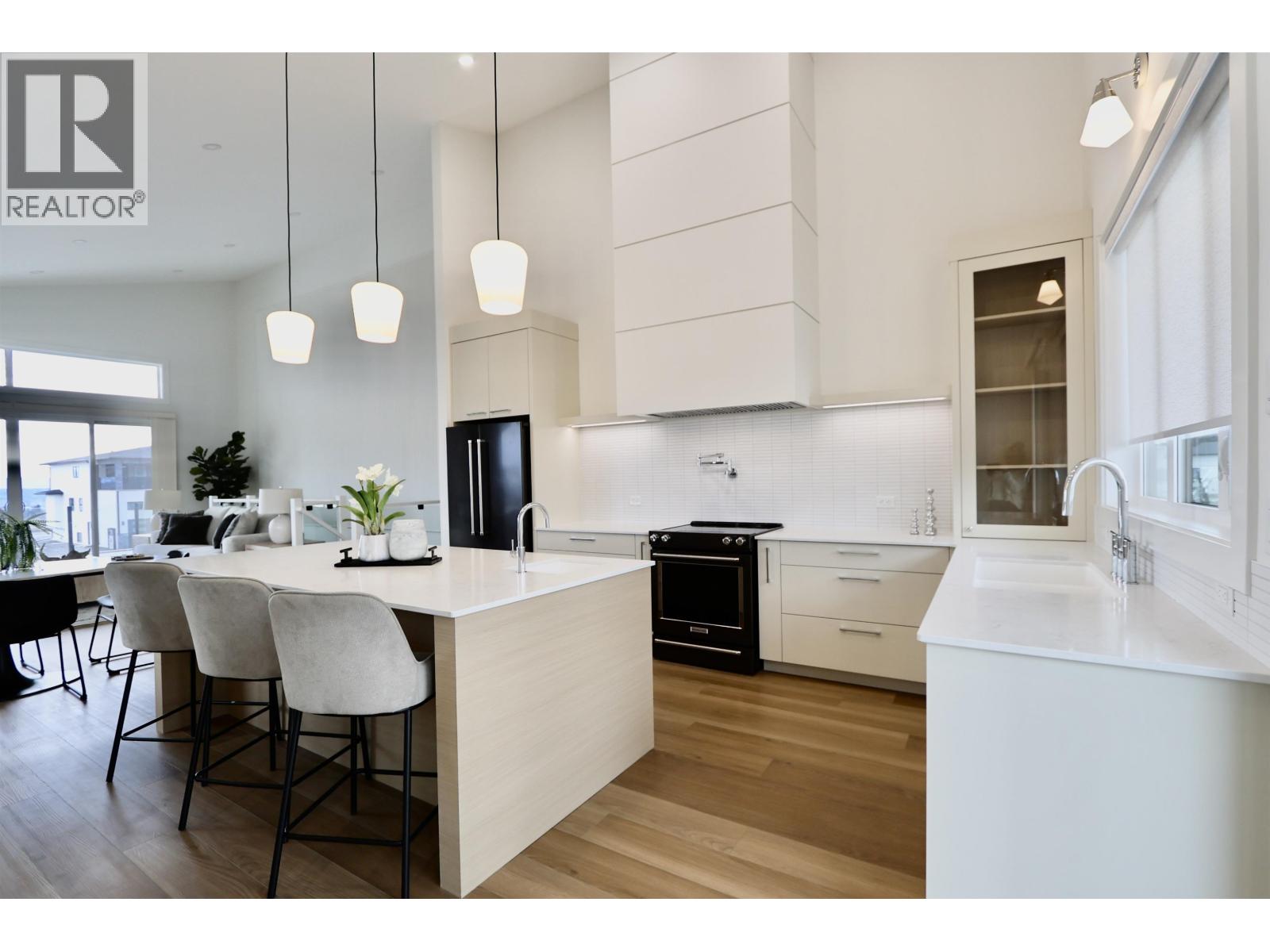 7807 SOUTHRIDGE AVENUE, Prince George