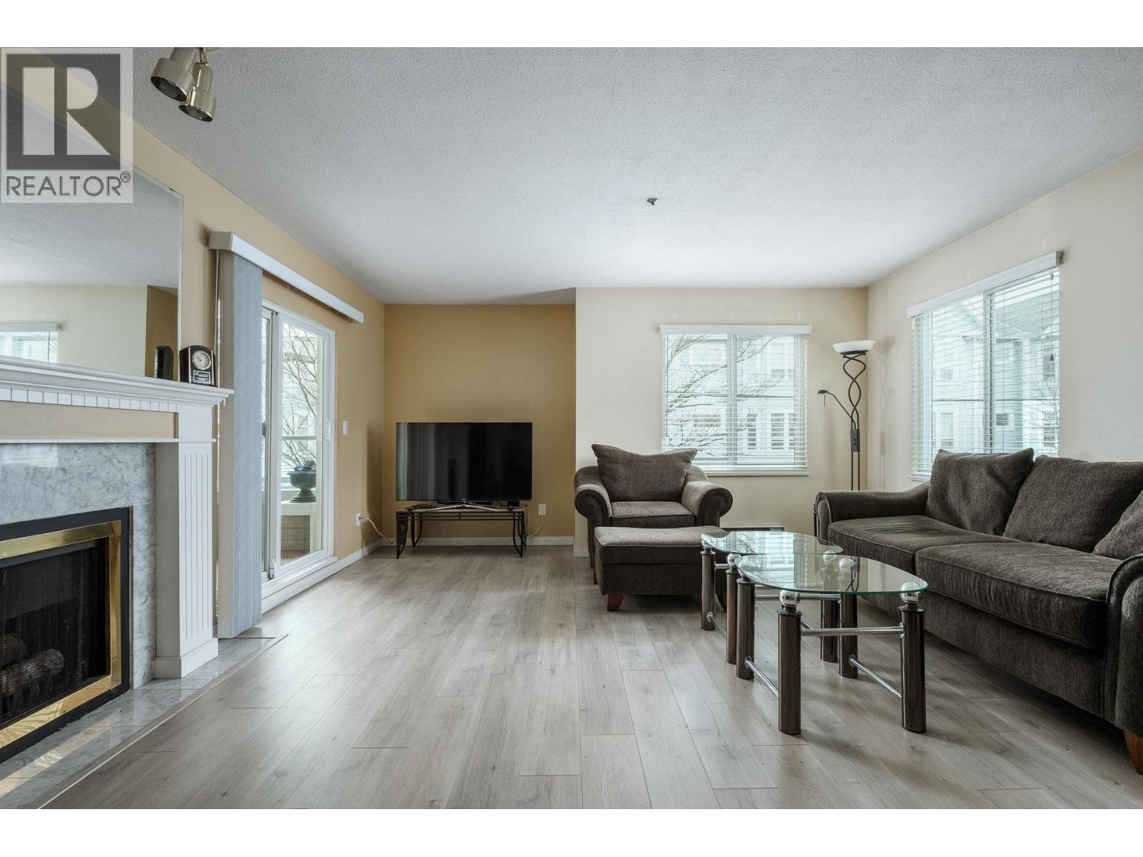 #205-4988 47A Avenue, Delta