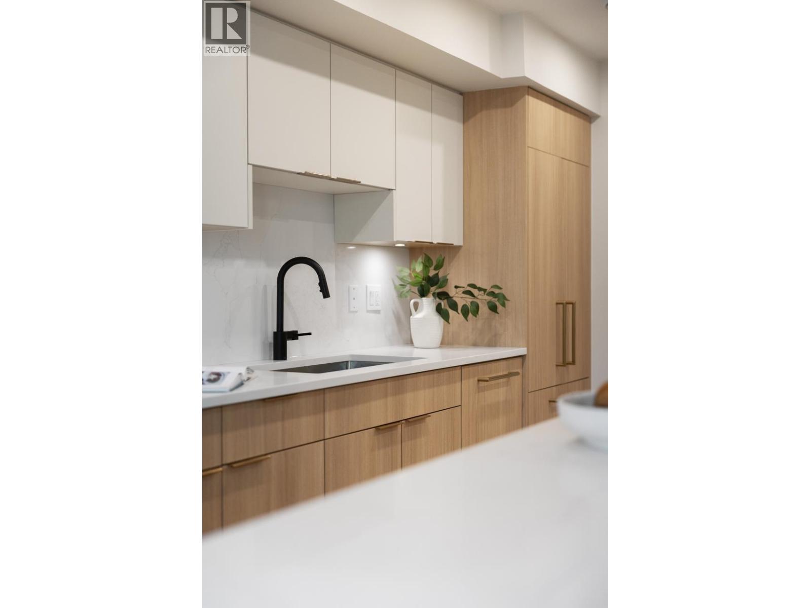 1 1937 TEMPLETON DRIVE, Vancouver