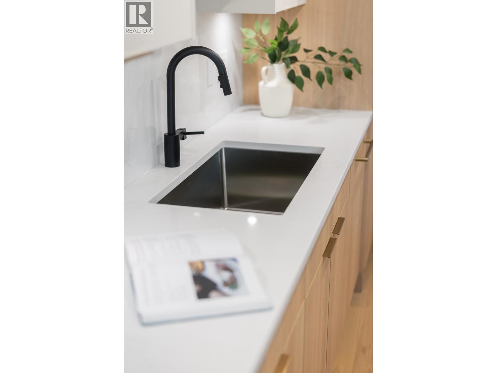 1 1937 TEMPLETON DRIVE, Vancouver