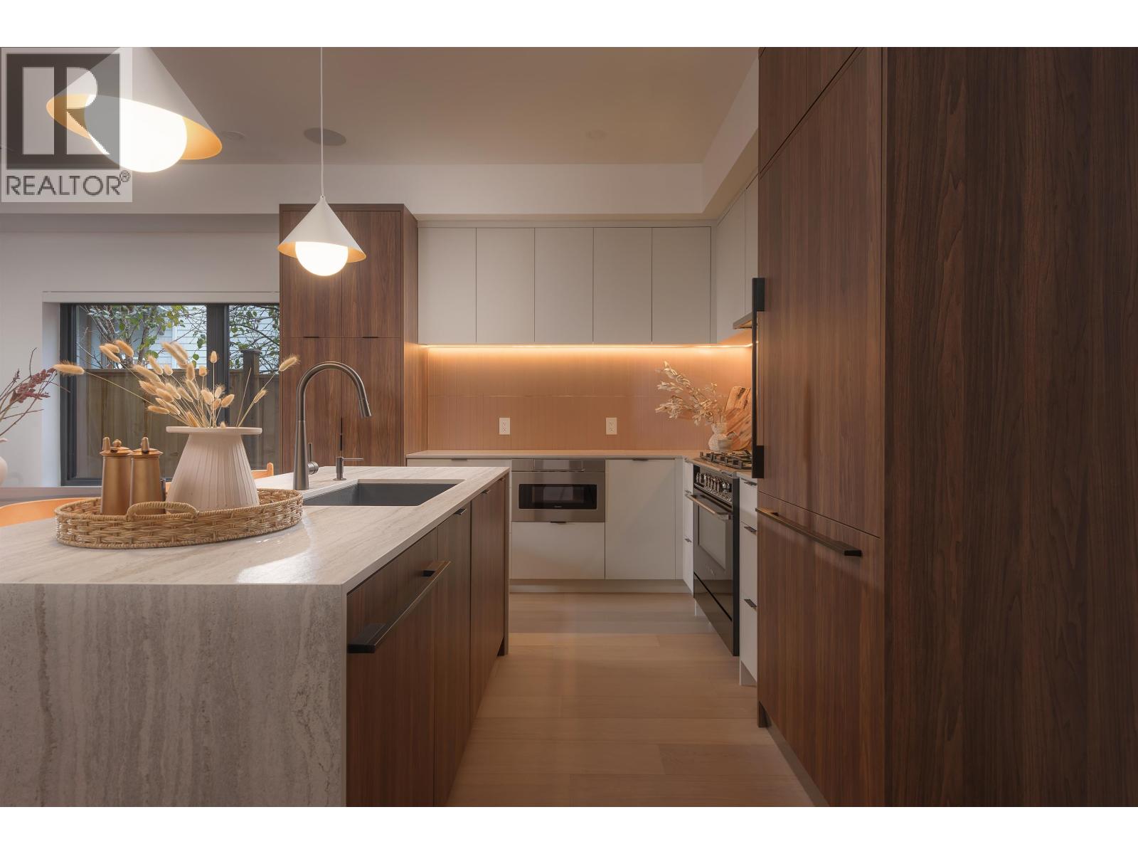 1 275 W 17TH AVENUE - Photo 3 of 40, Vancouver, British Columbia