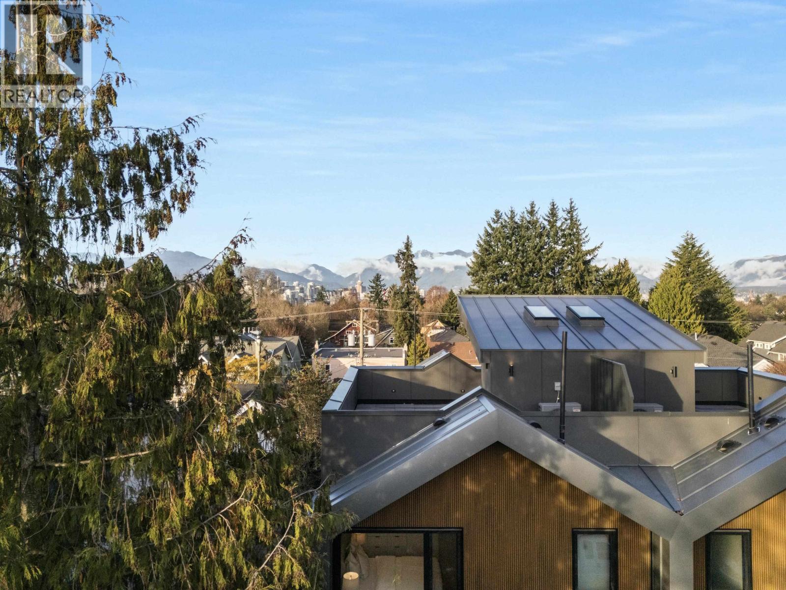 1 275 W 17TH AVENUE, Vancouver