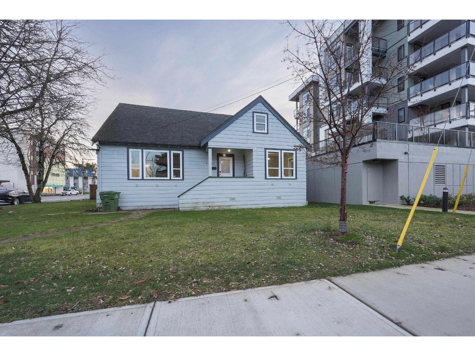 45726 SPADINA Avenue - photo 2