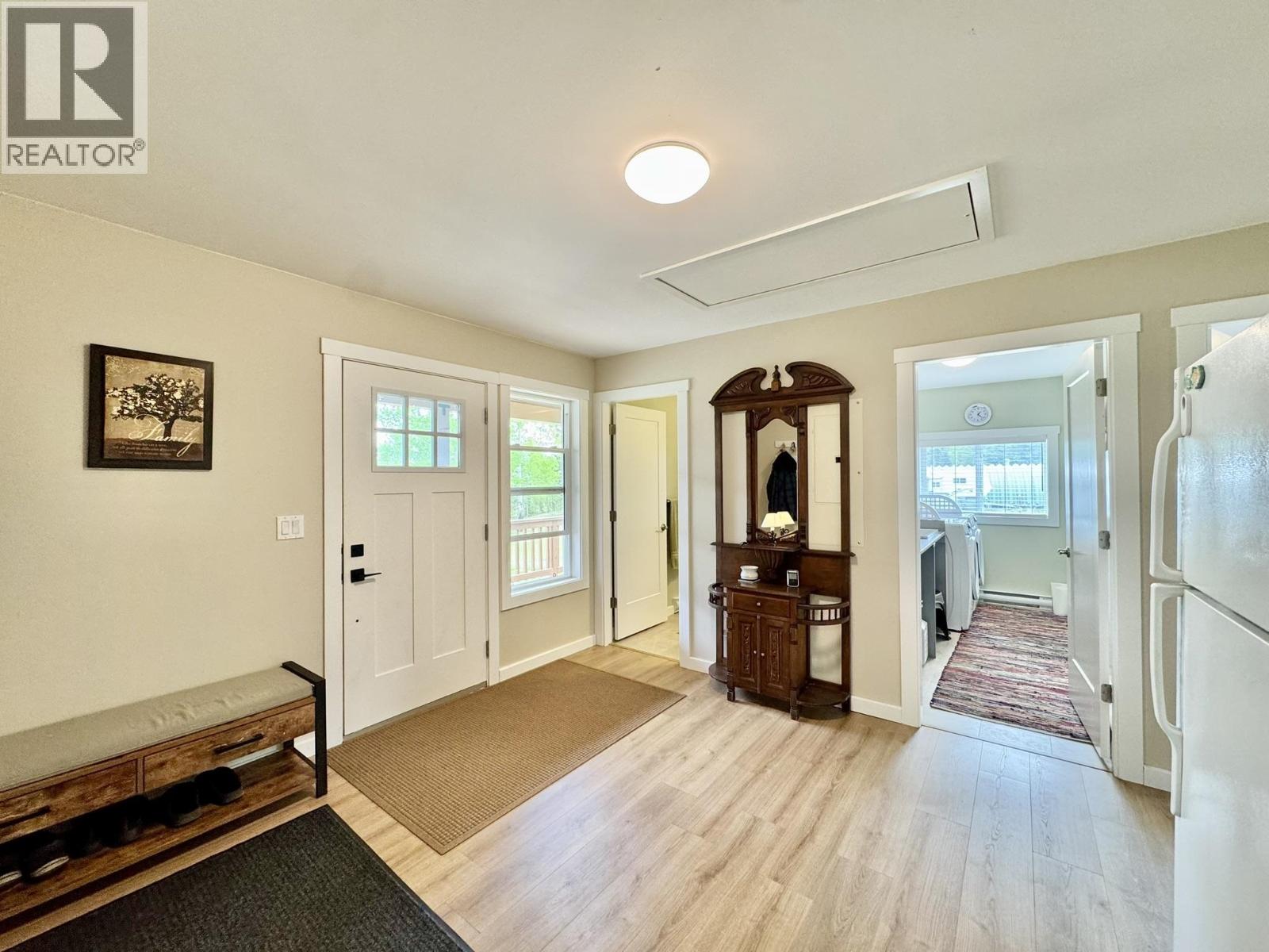 5606 LITTLE FORT 24 HIGHWAY, Lone Butte