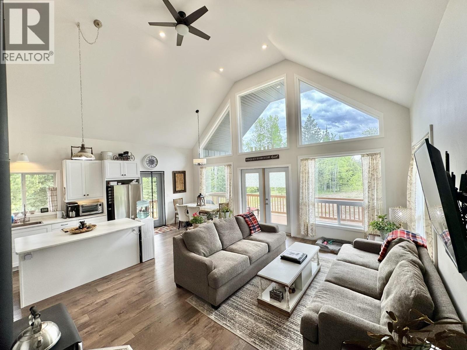 5606 LITTLE FORT 24 HIGHWAY, Lone Butte