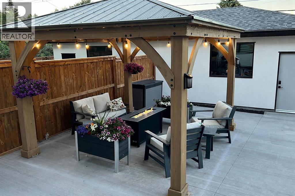 Single Family House for Sale in  Cochrane Road NW Banff Trail Calgary 