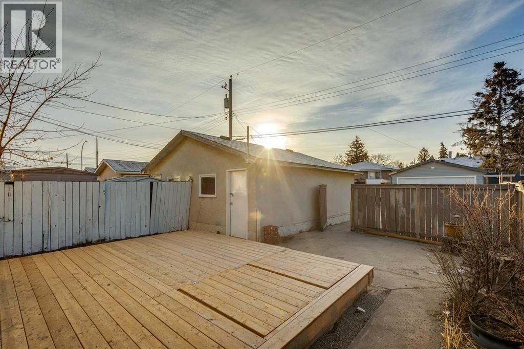 Single Family House Bi-level for Sale in  Dovercliffe Way SE Dover Calgary 