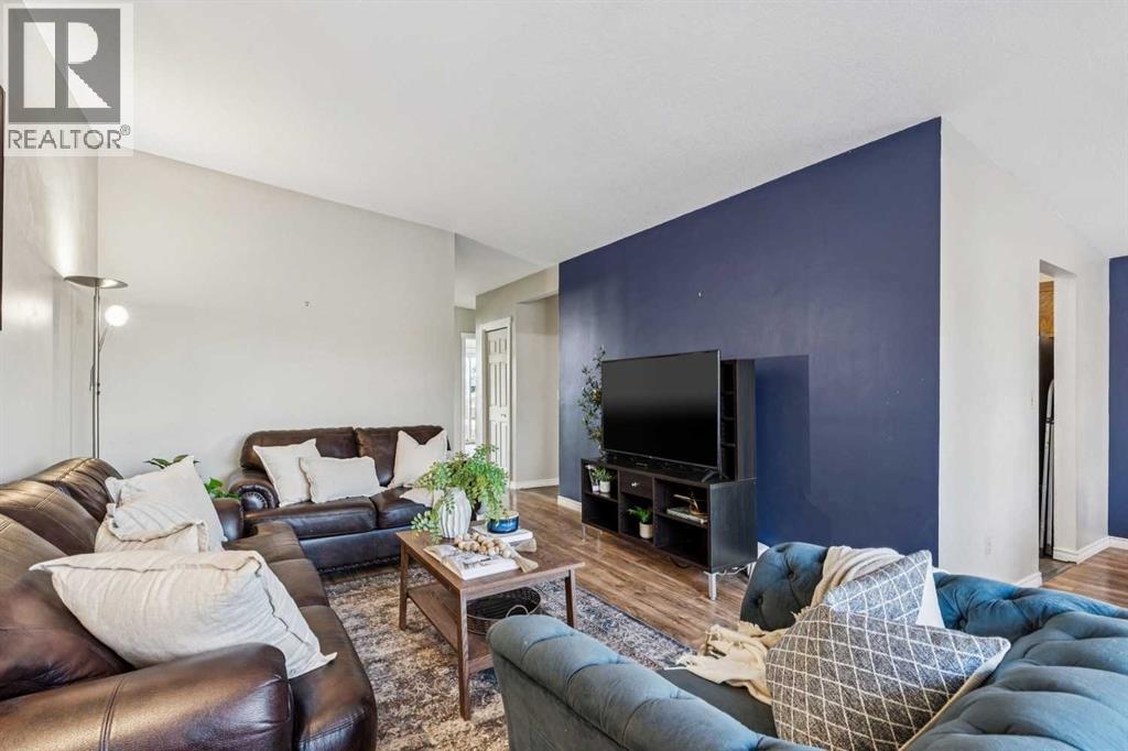 Single Family House Bi-level for Sale in  Dovercliffe Way SE Dover Calgary 