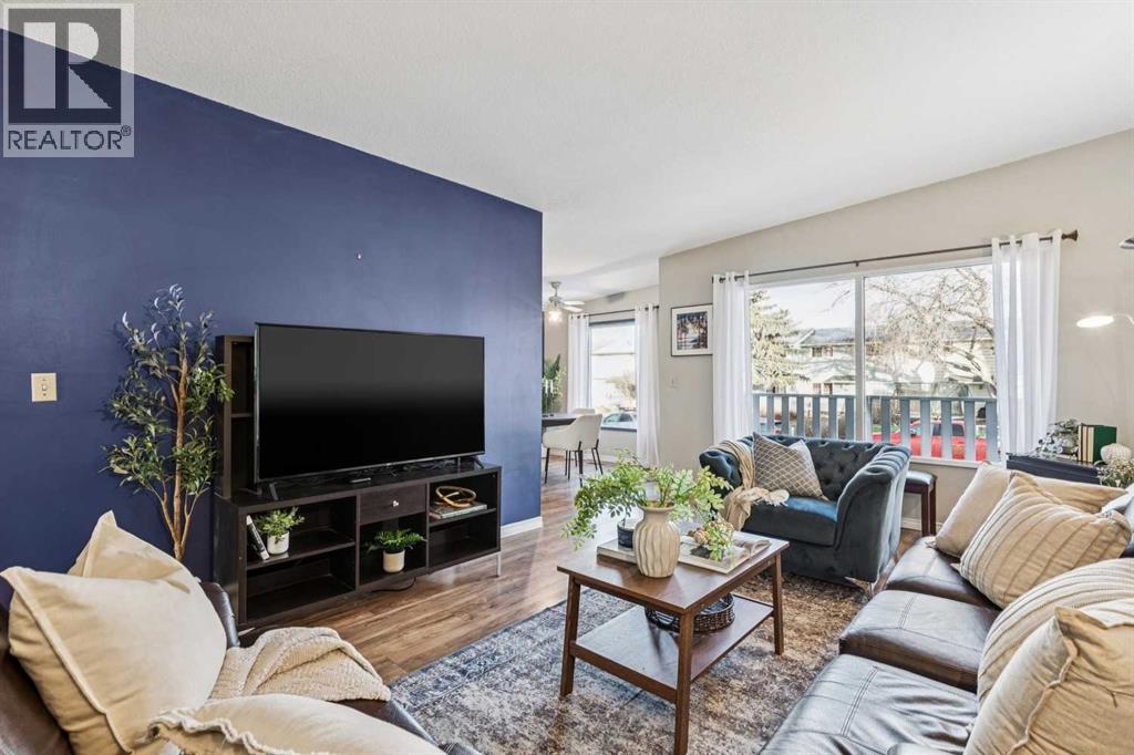 Single Family House Bi-level for Sale in  Dovercliffe Way SE Dover Calgary 