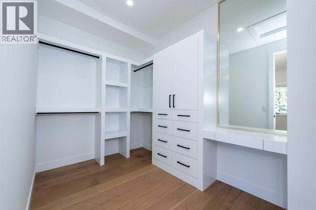 Single Family House for Sale in  Hartford Road NW Highwood Calgary 