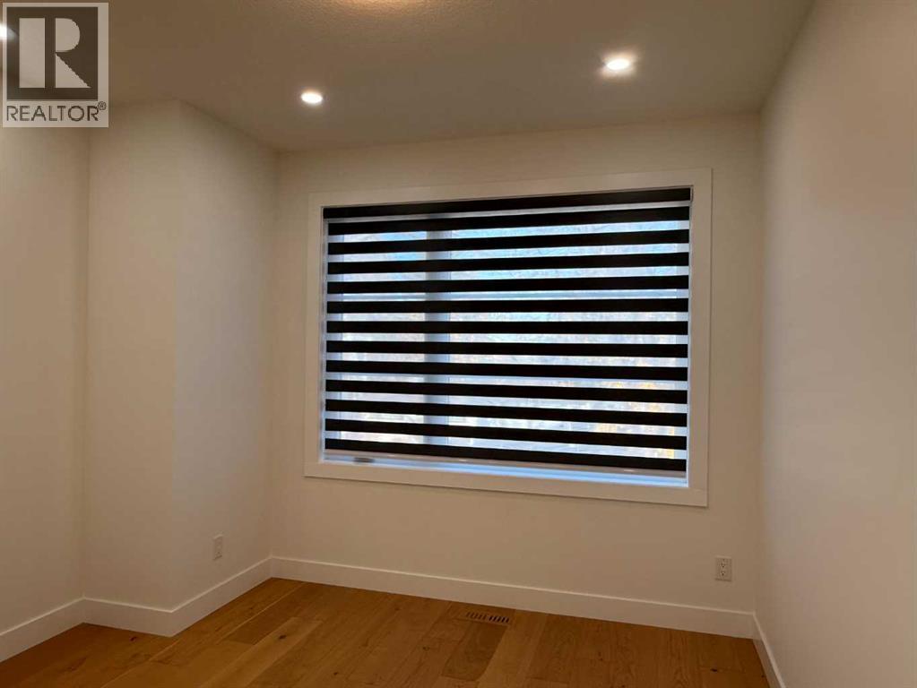 Single Family House for Sale in  Hartford Road NW Highwood Calgary 