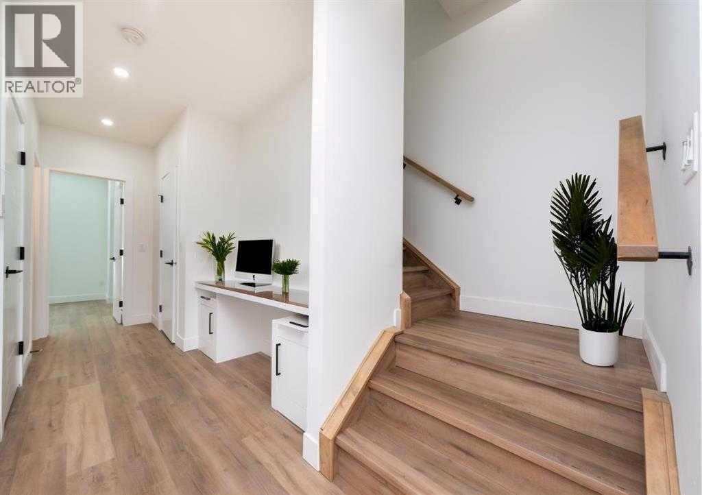 Single Family House for Sale in  Hartford Road NW Highwood Calgary 