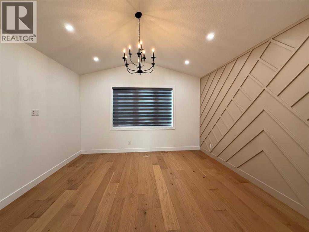 Single Family House for Sale in  Hartford Road NW Highwood Calgary 