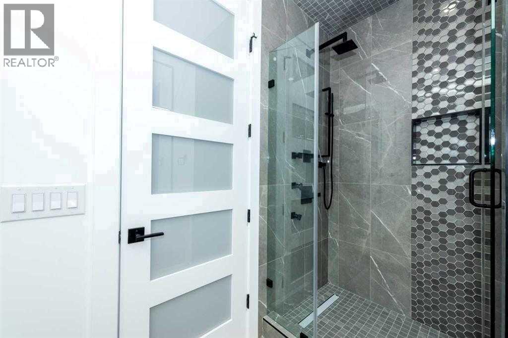 Single Family House for Sale in  Hartford Road NW Highwood Calgary 