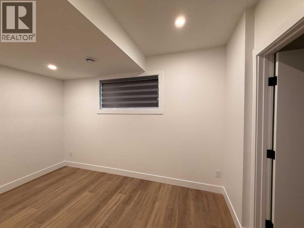 Single Family House for Sale in  Hartford Road NW Highwood Calgary 