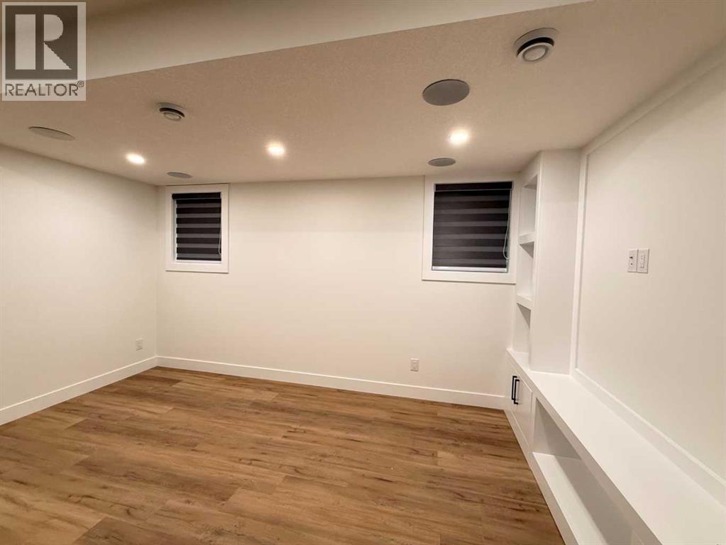 Single Family House for Sale in  Hartford Road NW Highwood Calgary 