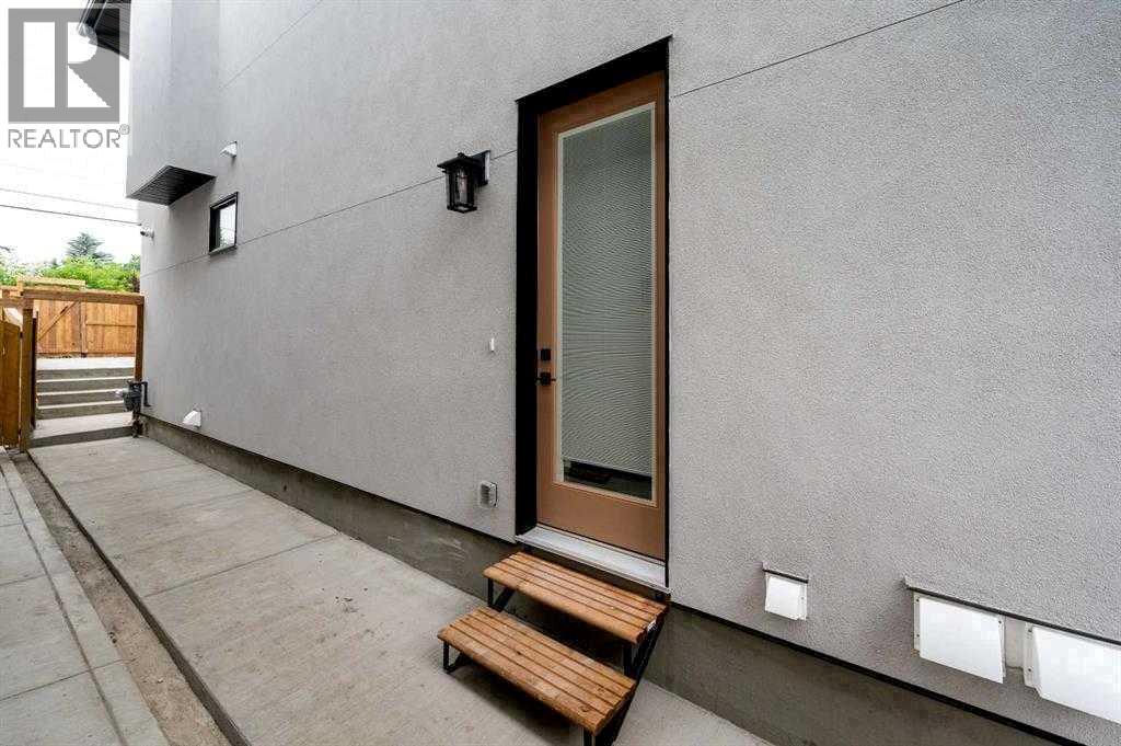 Single Family House for Sale in  Hartford Road NW Highwood Calgary 