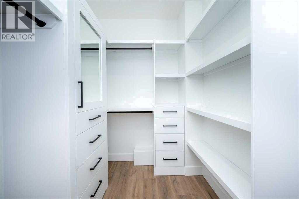 Single Family House for Sale in  Hartford Road NW Highwood Calgary 