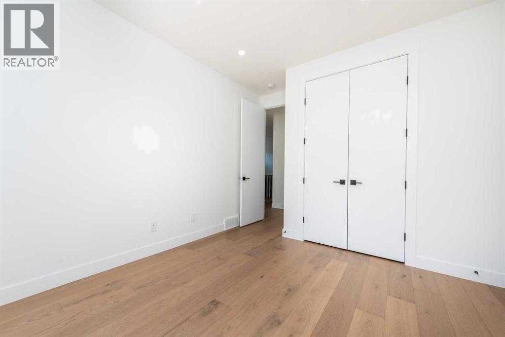 Single Family House for Sale in  Hartford Road NW Highwood Calgary 