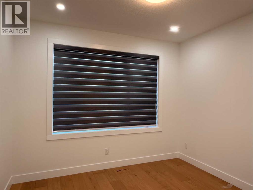 Single Family House for Sale in  Hartford Road NW Highwood Calgary 