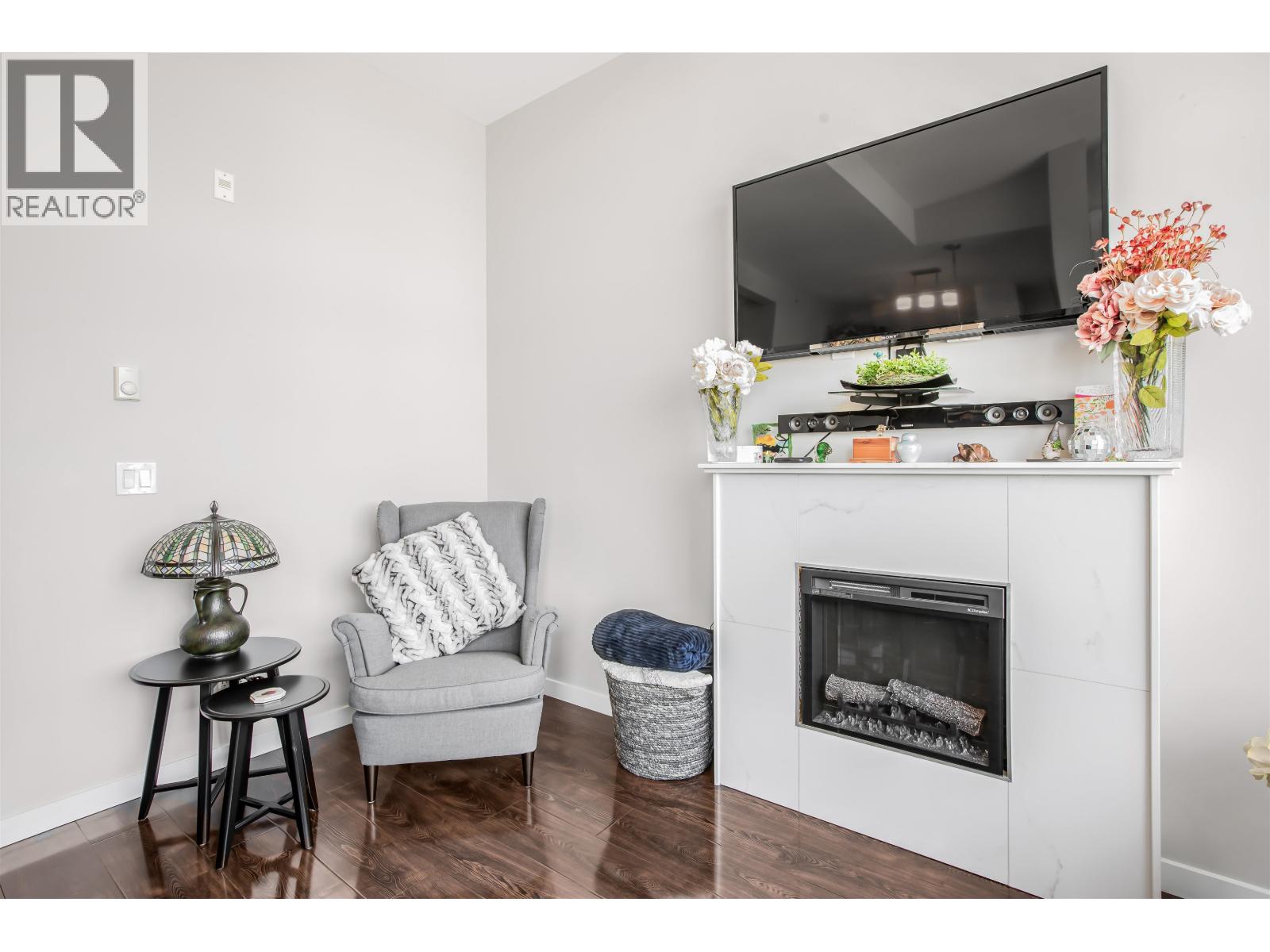 604 22318 LOUGHEED HIGHWAY, Maple Ridge