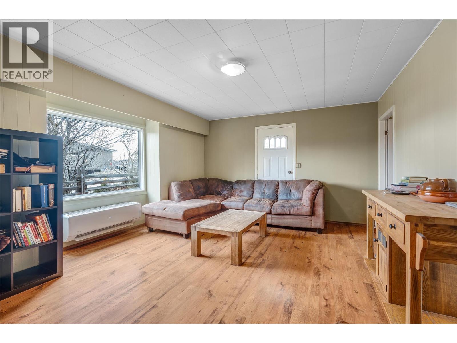 5214 Monro Avenue, Summerland