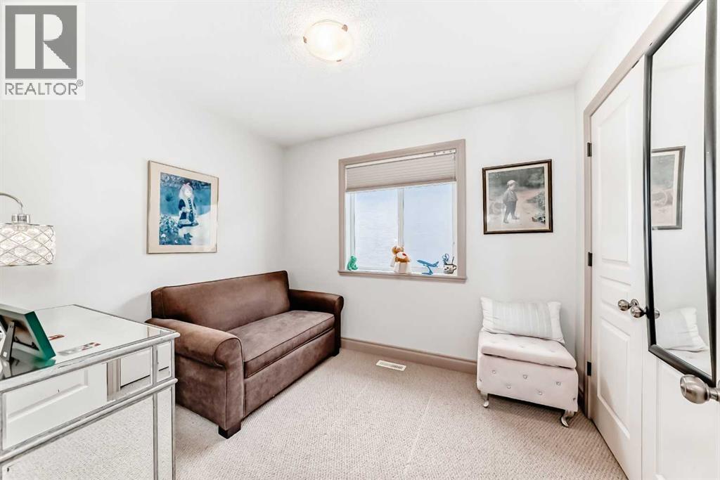 Single Family House for Sale in   Avenue NW Tuxedo Park Calgary 