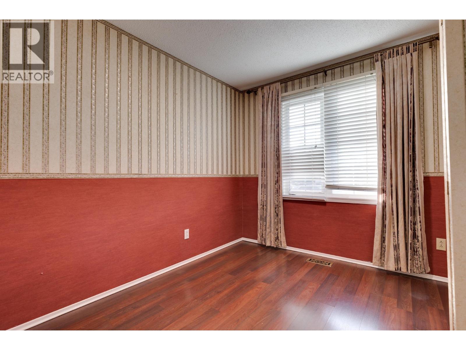 204 WATSON CRESCENT - 11