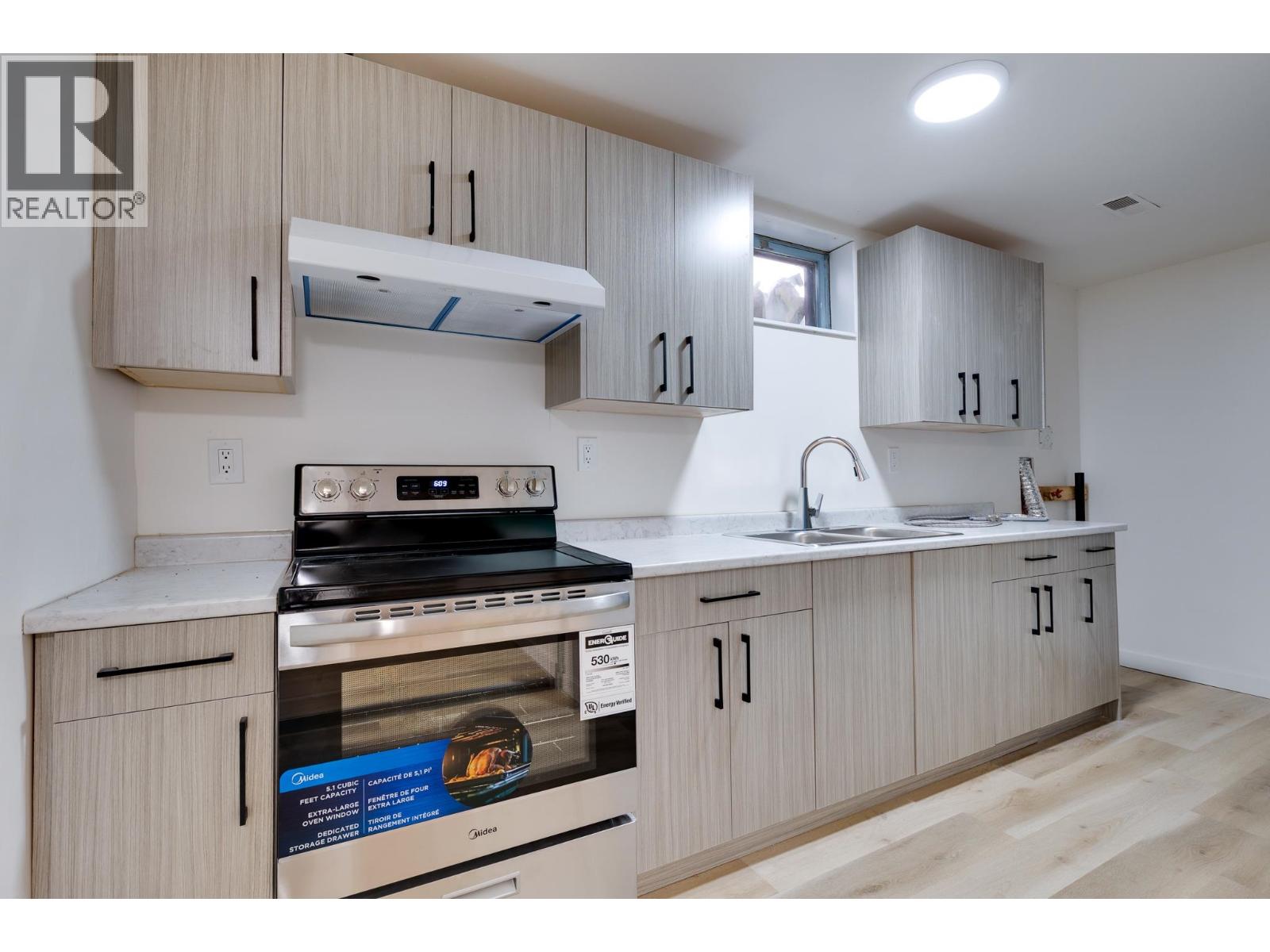 204 WATSON CRESCENT - 16