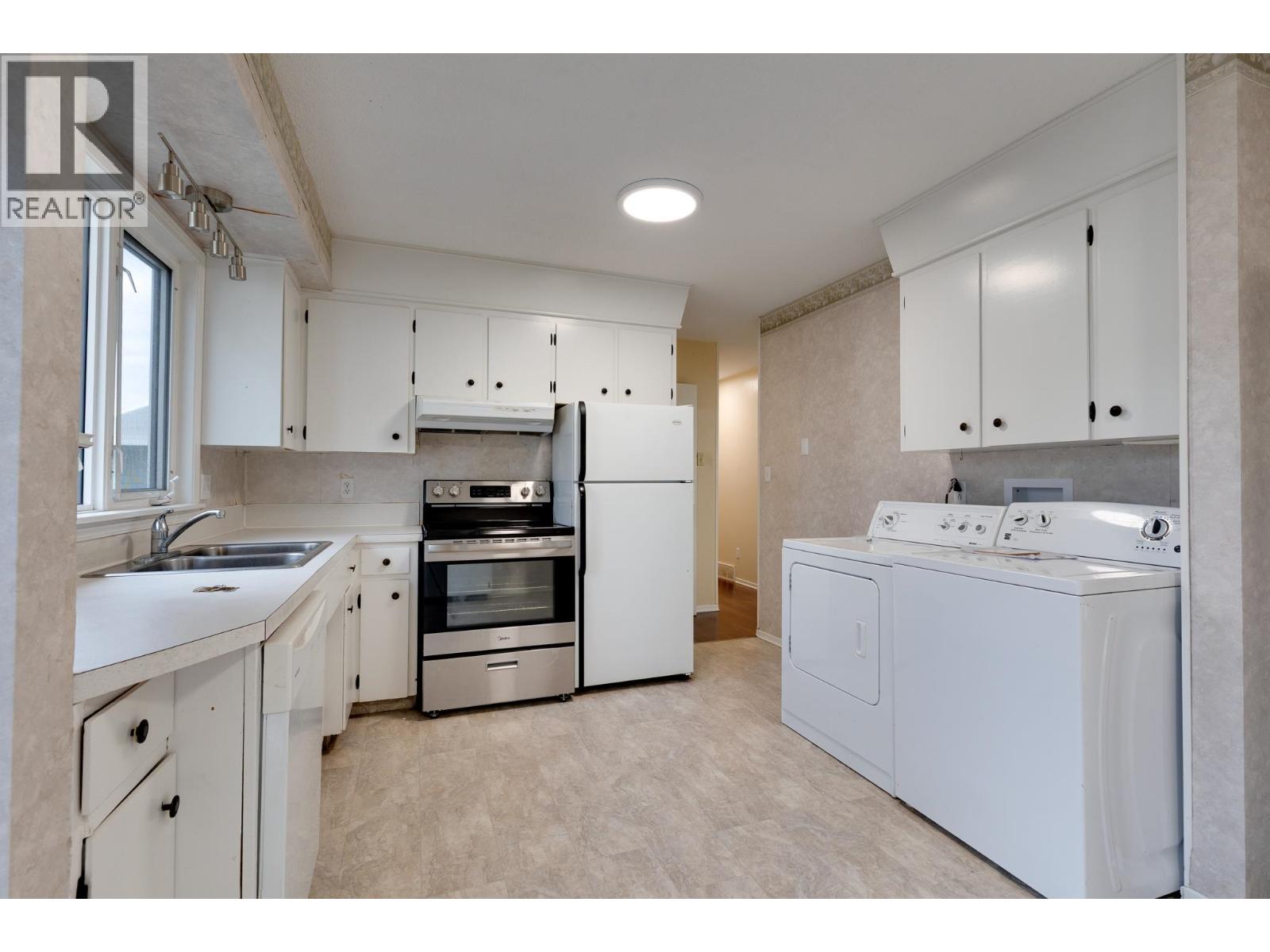 204 WATSON CRESCENT - 8