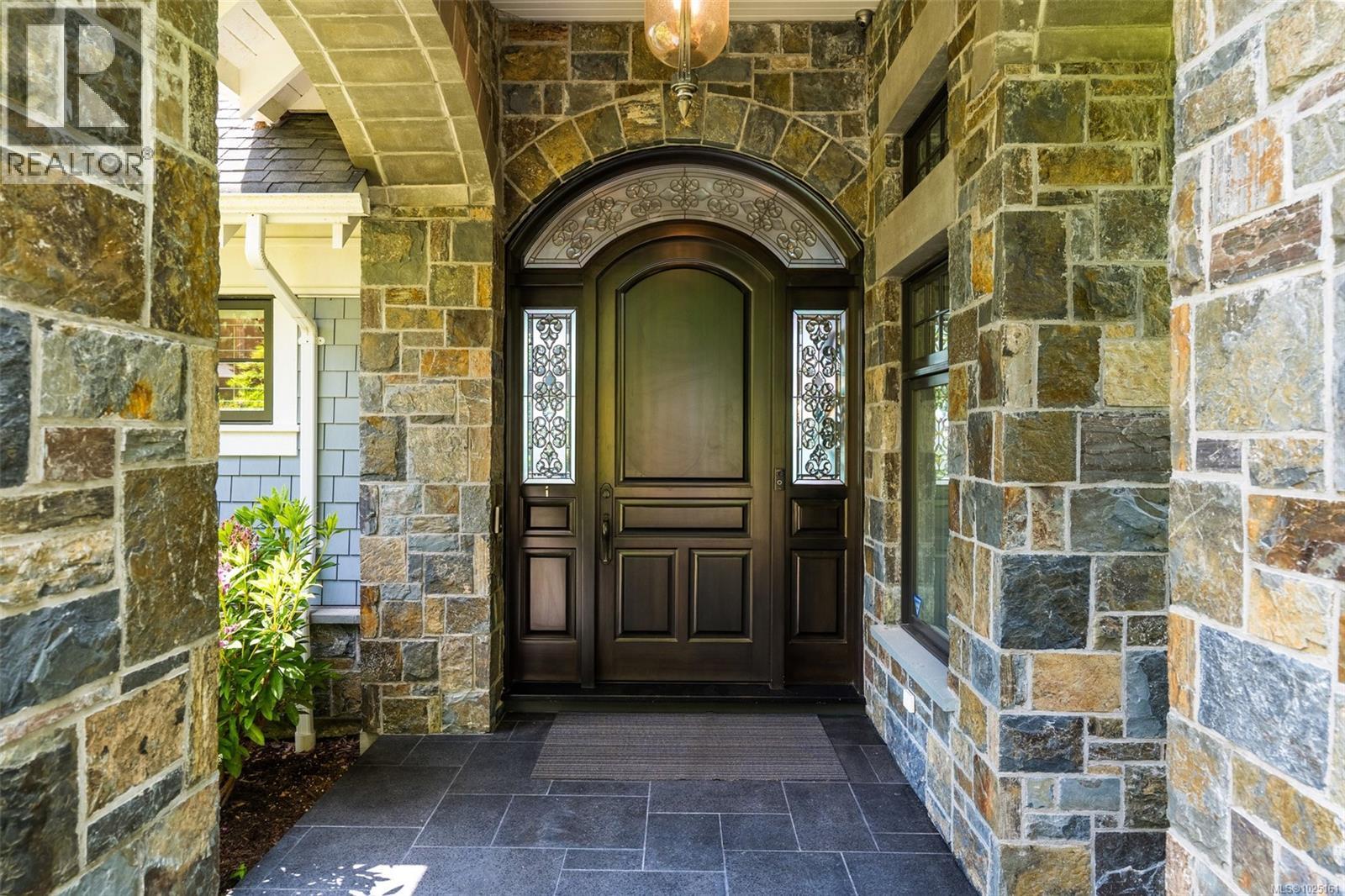  1050 Roxview Court, Sooke