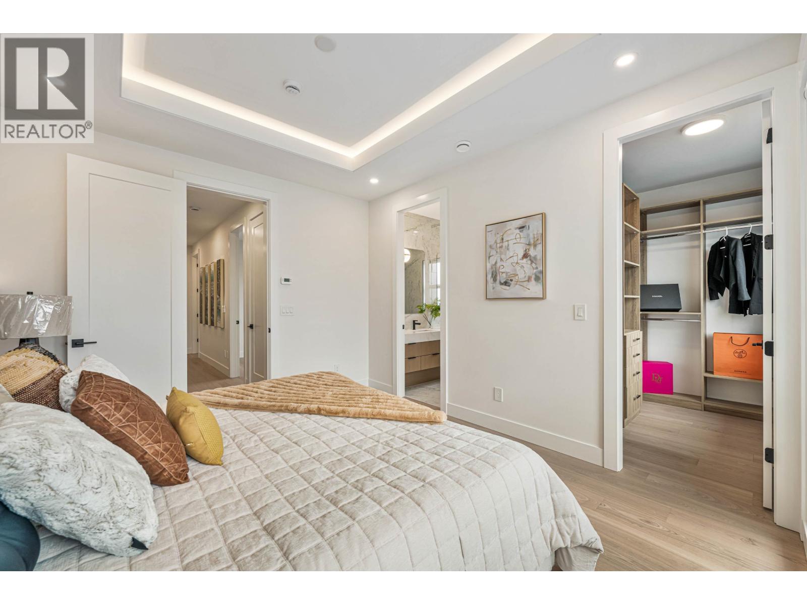 1 6107 PATRICK STREET, Burnaby