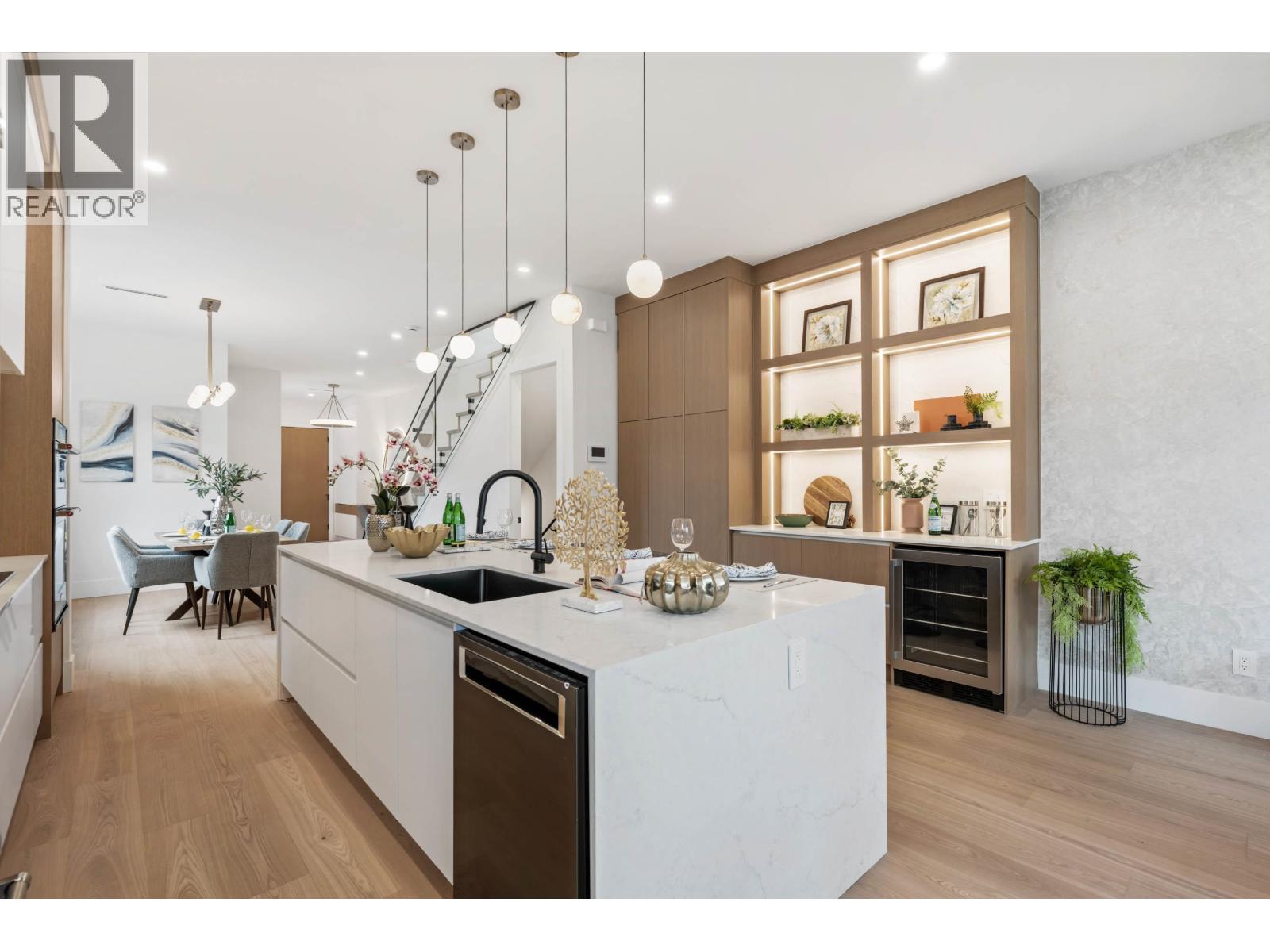 1 6107 PATRICK STREET, Burnaby