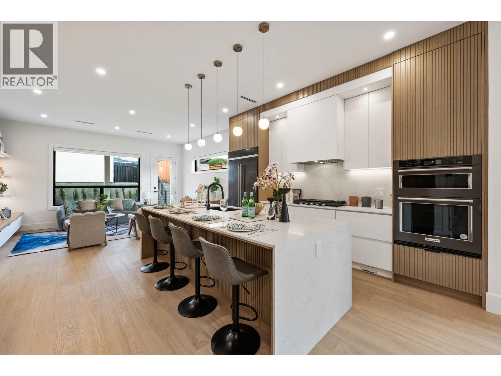 1 6107 PATRICK STREET, Burnaby