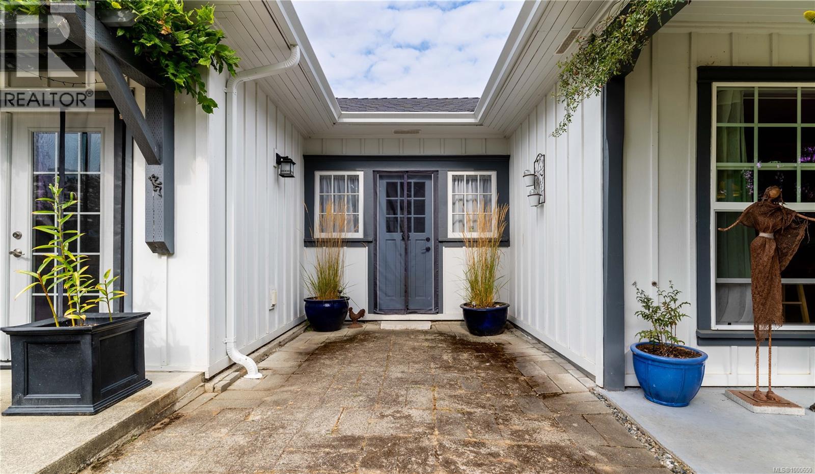 6742 Norcross Rd, Duncan