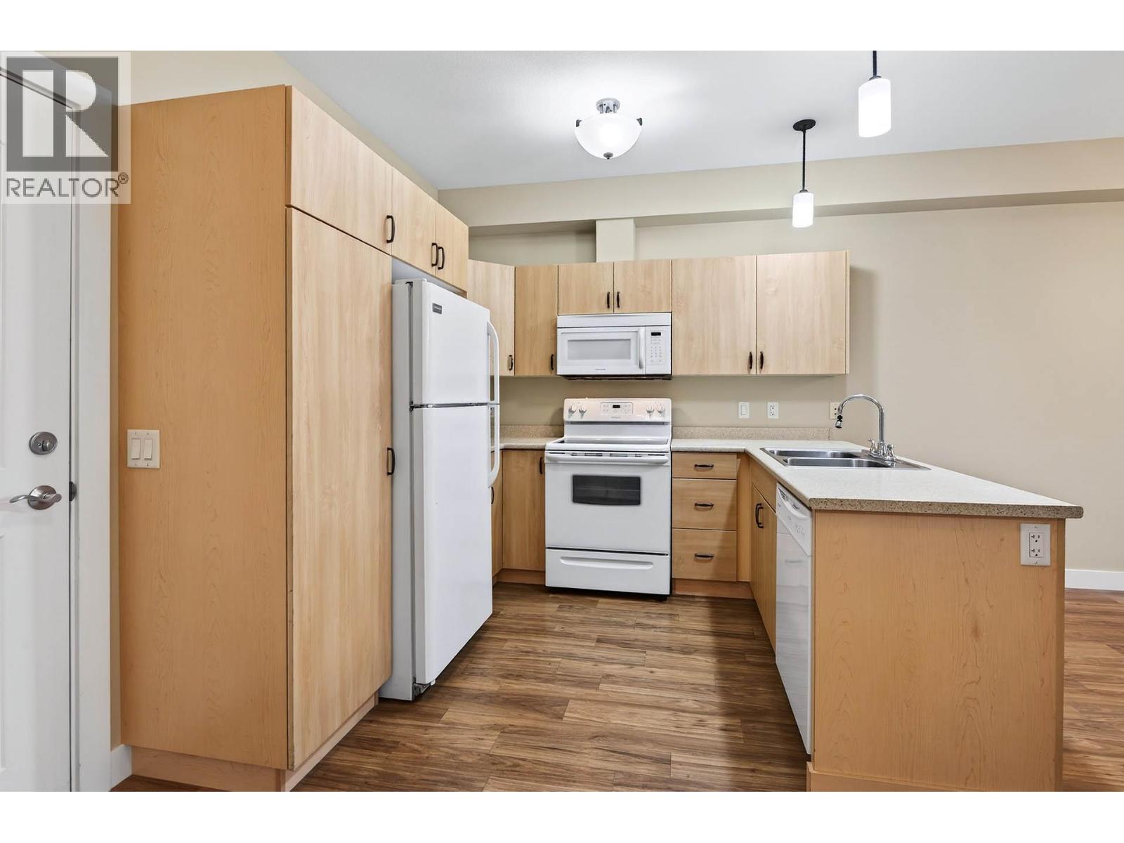 300 755 MAYFAIR Street, Kamloops